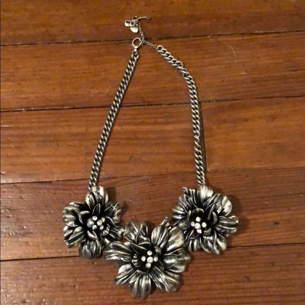 Flower fossil necklace